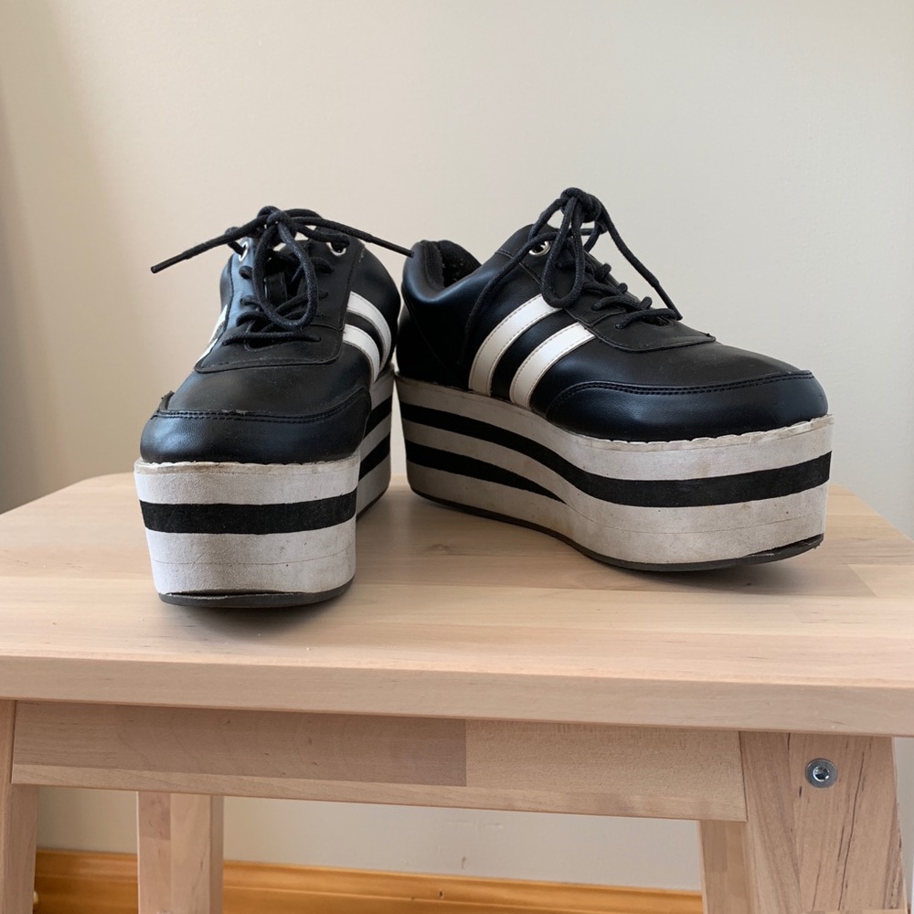 Black and white platform sneakers from Tokyo